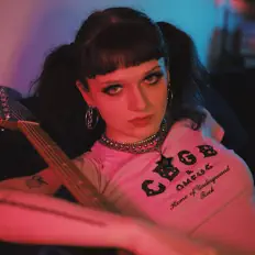 Ascolta Val, guarda video musicali, leggi la biografia, vedi le date del tour & altro!