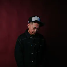 Dengarkan s2j, tonton video musik, baca bio, lihat tanggal tur & lainnya!