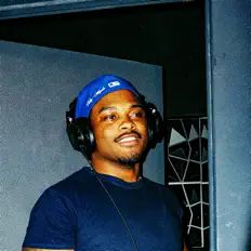 Escucha a TOBY*, mira videos musicales, lee su biografía, consulta las fechas de las gira y más.