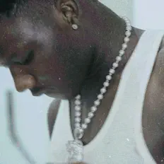Ascolta Leavy, guarda video musicali, leggi la biografia, vedi le date del tour & altro!