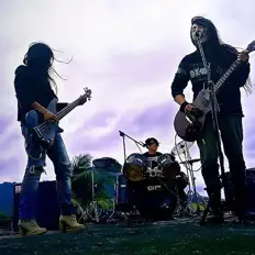 Ascolta Out The Line, guarda video musicali, leggi la biografia, vedi le date del tour & altro!