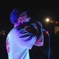 Poslechněte si interpreta undefined, sledujte hudební videa, přečtěte si životopis, podívejte se na data turné a další informace.