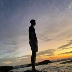 收听 ArM、观看音乐视频、阅读小传、查看巡演日期等 ！