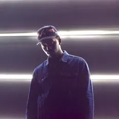 Poslechněte si interpreta Rocky Lotto, sledujte hudební videa, přečtěte si životopis, podívejte se na data turné a další informace.