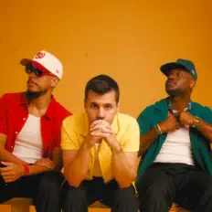 Ouça RDGLDGRN, assista a videoclipes, leia a biografia, veja as datas das turnês e mais!