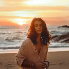 收听 Horus、观看音乐视频、阅读小传、查看巡演日期等 ！