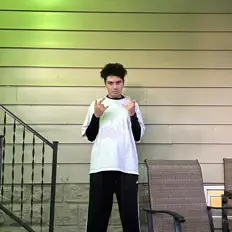 收听 AKIRASDAD、观看音乐视频、阅读小传、查看巡演日期等 ！