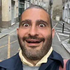 聆聽 NAIM NAFAR、觀看音樂影片、閱讀小傳、查看巡演日期等！