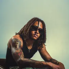 收听 Vikter、观看音乐视频、阅读小传、查看巡演日期等 ！