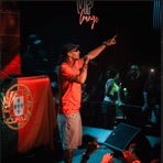 MC Petite Abelha