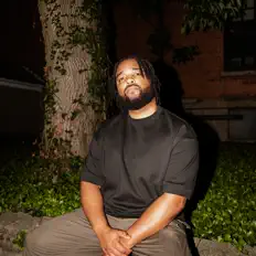 Ro Moore सुनें, म्यूज़िक वीडियो देखें, बायो पढ़ें, दौरे की तारीखें और बहुत कुछ देखें!