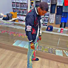 Ακούστε περιεχόμενο από B3zzzy, παρακολουθήστε μουσικά βίντεο, διαβάστε το βιογραφικό, δείτε ημερομηνίες περιοδείας, και πολλά ακόμη!