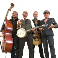 Poslechněte si interpreta undefined, sledujte hudební videa, přečtěte si životopis, podívejte se na data turné a další informace.