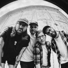 Escucha a DIAS, mira videos musicales, lee su biografía, consulta las fechas de las gira y más.