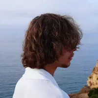 Ascolta undefined, guarda video musicali, leggi la biografia, vedi le date del tour & altro!