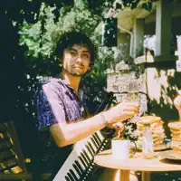 Hör dir undefined an, schau dir Musikvideos an, lies die Biografie, finde Tourdaten und mehr!