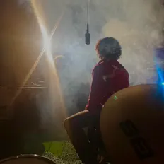 Dengarkan Alley, tonton video musik, baca bio, lihat tanggal tur & lainnya!