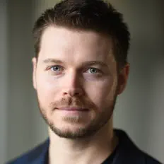 Edward McCormackを聴いたり、ミュージックビデオを鑑賞したり、経歴やツアー日程などを確認したりしましょう！