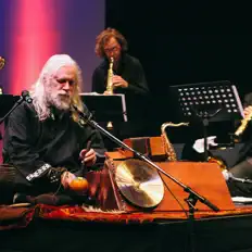 Stefan Lakatosを聴いたり、ミュージックビデオを鑑賞したり、経歴やツアー日程などを確認したりしましょう！