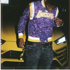 聆聽 DAVOSAMA、觀看音樂影片、閱讀小傳、查看巡演日期等！