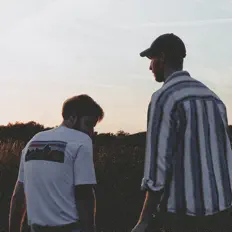 Poslechněte si interpreta Sons Of Leaves, sledujte hudební videa, přečtěte si životopis, podívejte se na data turné a další informace.