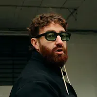 收听 undefined、观看音乐视频、阅读小传、查看巡演日期等 ！