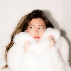 收听 Tabitha Swatosh、观看音乐视频、阅读小传、查看巡演日期等 ！