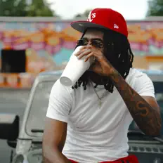 聆聽 KayyGee、觀看音樂影片、閱讀小傳、查看巡演日期等！