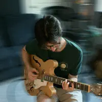 Escucha a undefined, mira videos musicales, lee su biografía, consulta las fechas de las gira y más.