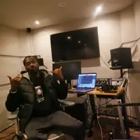 Ascolta undefined, guarda video musicali, leggi la biografia, vedi le date del tour & altro!