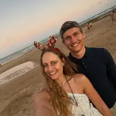 Listen to Liané en Albert, watch music videos, read bio, see tour dates & more!