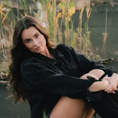 Listen to Justine Ewald, watch music videos, read bio, see tour dates & more!