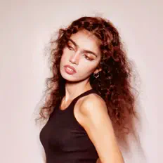 收听 Janalynn Castelino、观看音乐视频、阅读小传、查看巡演日期等 ！