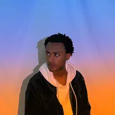 Goldbearを聴いたり、ミュージックビデオを鑑賞したり、経歴やツアー日程などを確認したりしましょう！