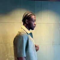 Ouça undefined, assista a videoclipes, leia a biografia, veja as datas das turnês e mais!