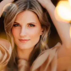 Listen to Madlen Rausch, watch music videos, read bio, see tour dates & more!