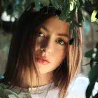 聆聽 undefined、觀看音樂影片、閱讀小傳、查看巡演日期等！