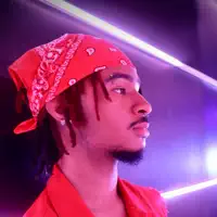 聆聽 undefined、觀看音樂影片、閱讀小傳、查看巡演日期等！