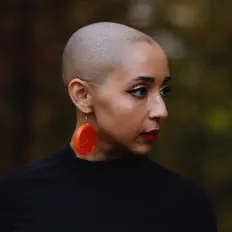 Grace Givertzを聴いたり、ミュージックビデオを鑑賞したり、経歴やツアー日程などを確認したりしましょう！