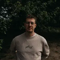 Dengarkan undefined, tonton video musik, baca bio, lihat tanggal tur & lainnya!