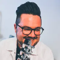 Escucha a undefined, mira vídeos musicales, lee la biografía, consulta fechas de giras y mucho más.