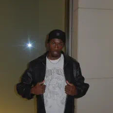 Poslechněte si interpreta jvitellii, sledujte hudební videa, přečtěte si životopis, podívejte se na data turné a další informace.