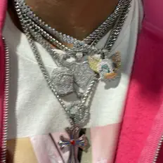 聆聽 Swazey、觀看音樂影片、閱讀小傳、查看巡演日期等！