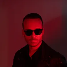 聆聽 Swann Decamme、觀看音樂影片、閱讀小傳、查看巡演日期等！