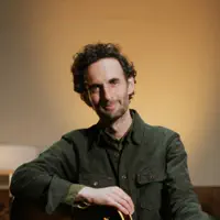 收听 undefined、观看音乐视频、阅读小传、查看巡演日期等 ！