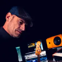 undefinedを聴いたり、ミュージックビデオを鑑賞したり、経歴やツアー日程などを確認したりしましょう！