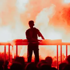 Dengarkan Thomas Hamilton, tonton video musik, baca bio, lihat tanggal tur & lainnya!