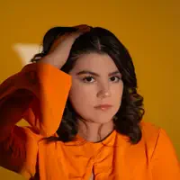 undefinedを聴いたり、ミュージックビデオを鑑賞したり、経歴やツアー日程などを確認したりしましょう！