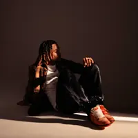 undefinedを聴いたり、ミュージックビデオを鑑賞したり、経歴やツアー日程などを確認したりしましょう！