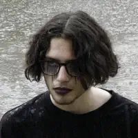 Ascolta undefined, guarda video musicali, leggi la biografia, vedi le date del tour & altro!